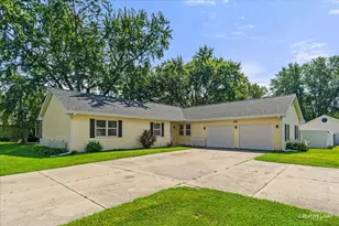 476 Lasalle Dr, Lake Holiday, IL 60552 - Photo 1