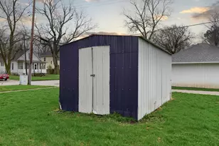 310 N 1st St, Fairbury, IL 61739 - Photo 31