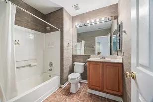 2556 Camberley Cir, Westchester, IL 60154 - Photo 21