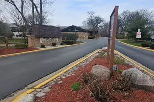 922 Old Willow Rd, Prospect Heights, IL 60070 - Photo 3