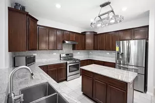 462 Grosvenor Ln, Aurora, IL 60504 - Photo 9