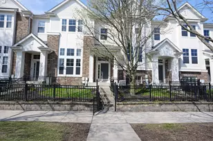 462 Grosvenor Ln, Aurora, IL 60504 - Photo 3