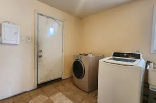 9061 S Parnell Ave, Chicago, IL 60620 - Photo 21