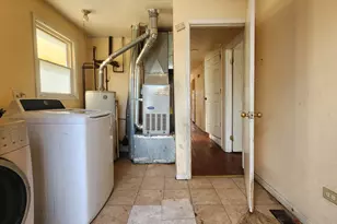9061 S Parnell Ave, Chicago, IL 60620 - Photo 23