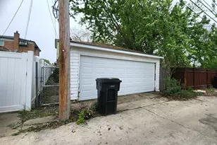 9061 S Parnell Ave, Chicago, IL 60620 - Photo 37