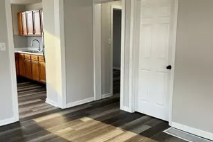 212 E Calhoun St, Woodstock, IL 60098 - Photo 7