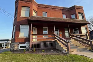 212 E Calhoun St, Woodstock, IL 60098 - Photo 1