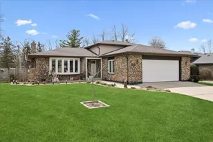 425 79th St, Willowbrook, IL 60527 - Photo 1