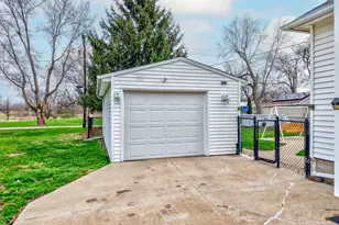 216 W 10th St, Streator, IL 61364 - Photo 3