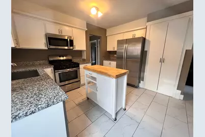 16W611 56th Street #1, Clarendon Hills, IL 60514 - Photo 11