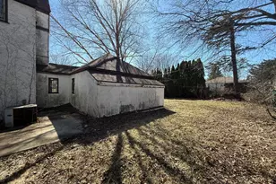 618 S Harvey Ave, Freeport, IL 61032 - Photo 5