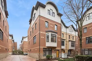 1026 Baldwin Ln, Oak Park, IL 60302 - Photo 1