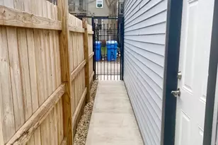 7042 S Eberhart Ave, Chicago, IL 60637 - Photo 37