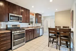 532 Landmeier Rd, Elk Grove Village, IL 60007 - Photo 9