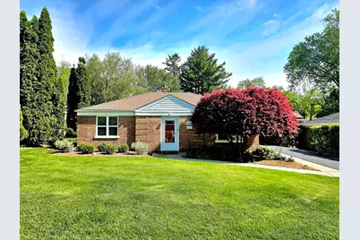 636 E Rockland Road, Libertyville, IL 60048 - Photo 1