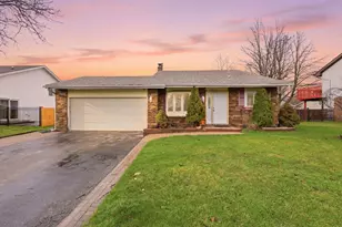 254 Terry Ct, Woodstock, IL 60098 - Photo 1