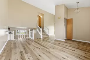 254 Terry Ct, Woodstock, IL 60098 - Photo 5