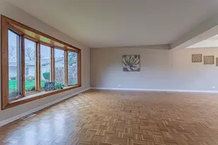 544 Northampton Cir, Elk Grove Village, IL 60007 - Photo 9