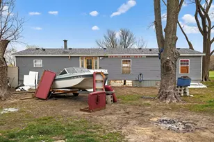 21309 Gambill Ln, Carlyle, IL 62231 - Photo 3