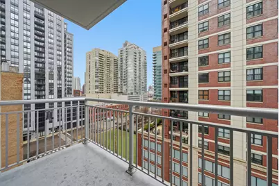 421 W Huron Street #809, Chicago, IL 60654 - Photo 9