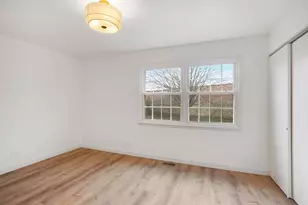 136 Brookwood Ct, Vernon Hills, IL 60061 - Photo 11