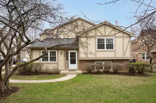 136 Brookwood Ct, Vernon Hills, IL 60061 - Photo 1