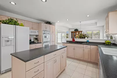 522 Rivershire Place, Lincolnshire, IL 60069 - Photo 3