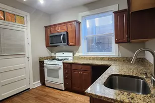 1925 W Belle Plaine Ave, Chicago, IL 60613 - Photo 3