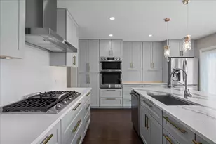 547 Rosebud Dr S, Lombard, IL 60148 - Photo 7