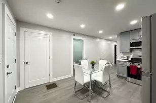 1937 W Grand Ave, Chicago, IL 60622 - Photo 5