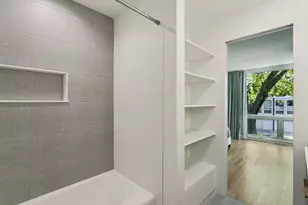 1319 N Sandburg Terrace, Chicago, IL 60610 - Photo 23