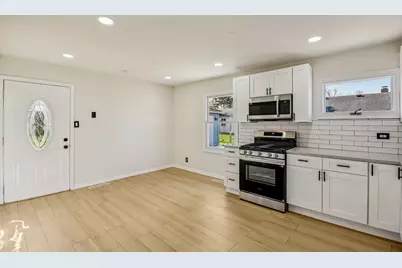 1819 Papoose Road, Carpentersville, IL 60110 - Photo 9