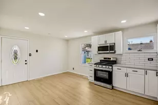 1819 Papoose Rd, Carpentersville, IL 60110 - Photo 9