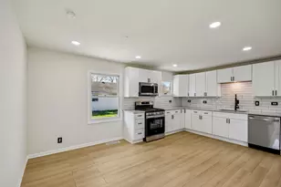 1819 Papoose Rd, Carpentersville, IL 60110 - Photo 7