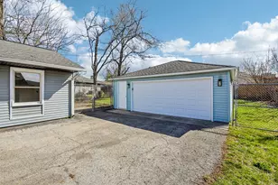 1819 Papoose Rd, Carpentersville, IL 60110 - Photo 17