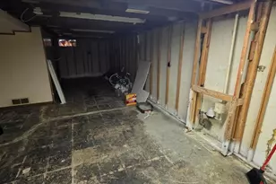 15518 Maple St, South Holland, IL 60473 - Photo 11