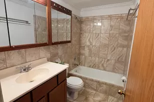 5850 W 87th St, Burbank, IL 60459 - Photo 7