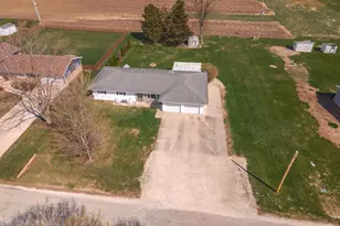 405 W Jeffery St, Cullom, IL 60929 - Photo 3