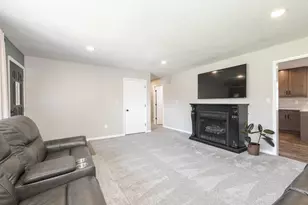 405 W Jeffery St, Cullom, IL 60929 - Photo 9