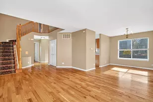 2509 Rosehall Ln, Aurora, IL 60503 - Photo 9