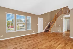 2509 Rosehall Ln, Aurora, IL 60503 - Photo 7