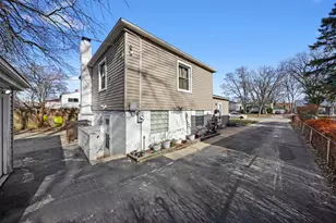 298 Merrill Ave, Calumet City, IL 60409 - Photo 3