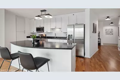 [Address not provided], Chicago, IL 60654 - Photo 7