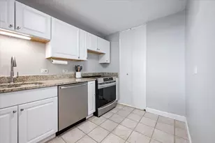 3660 N Lake Shore Dr, Chicago, IL 60613 - Photo 9