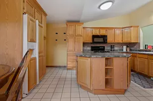 484 Bethany Rd, Dekalb, IL 60115 - Photo 5