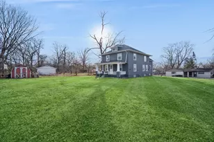 9 Center Rd, Streamwood, IL 60107 - Photo 3