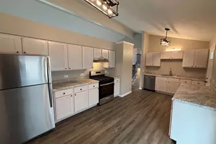 109 Hickory Dr, Lindenhurst, IL 60046 - Photo 5