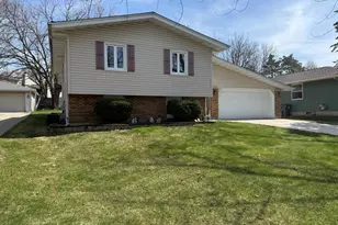 2822 Norway Pine Rd, Rockford, IL 61109 - Photo 1