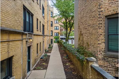648 W Roscoe Street #2N, Chicago, IL 60657 - Photo 3