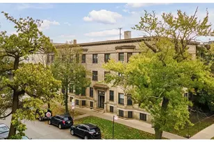 917 W Waveland Ave, Chicago, IL 60613 - Photo 1